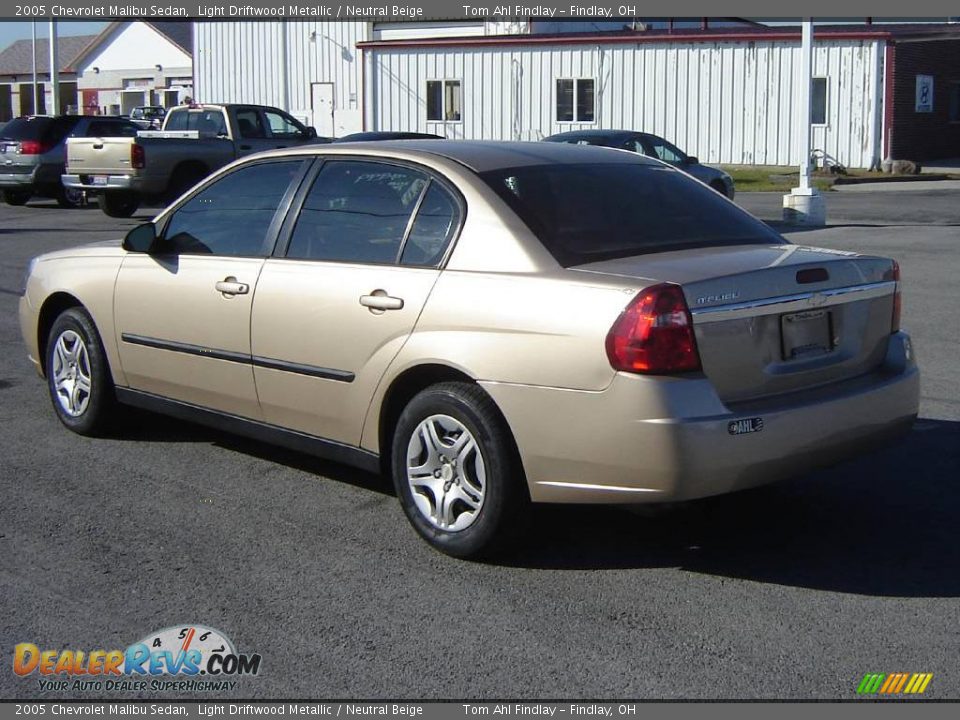 2005 Chevrolet Malibu Sedan Light Driftwood Metallic / Neutral Beige Photo #3