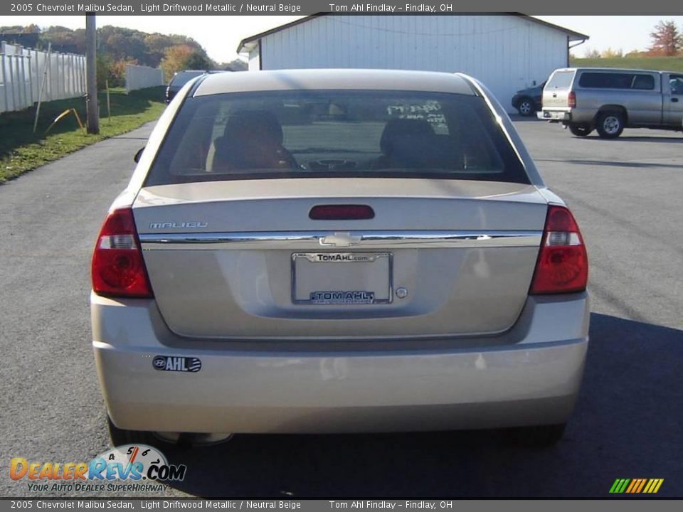 2005 Chevrolet Malibu Sedan Light Driftwood Metallic / Neutral Beige Photo #4