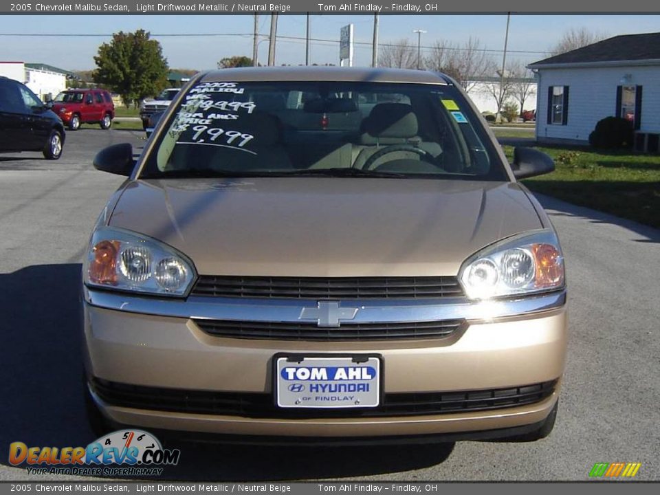 2005 Chevrolet Malibu Sedan Light Driftwood Metallic / Neutral Beige Photo #8