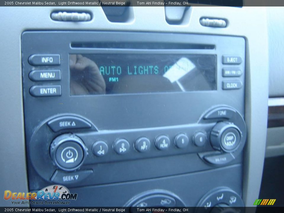 2005 Chevrolet Malibu Sedan Light Driftwood Metallic / Neutral Beige Photo #16