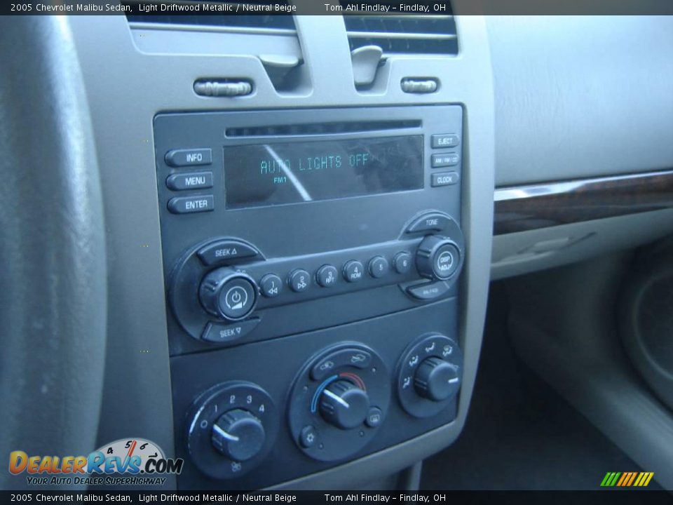 2005 Chevrolet Malibu Sedan Light Driftwood Metallic / Neutral Beige Photo #17