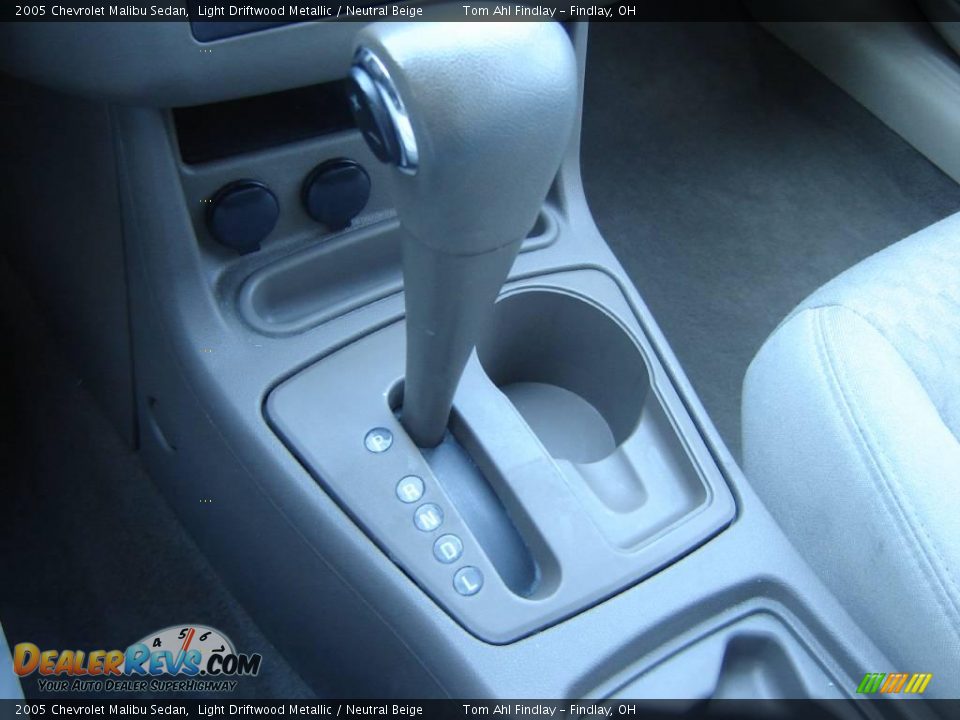 2005 Chevrolet Malibu Sedan Light Driftwood Metallic / Neutral Beige Photo #19