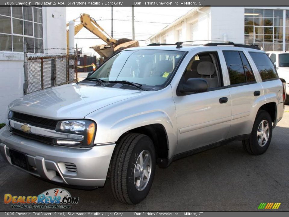 2006 Chevrolet TrailBlazer LS 4x4 Silverstone Metallic / Light Gray Photo #1