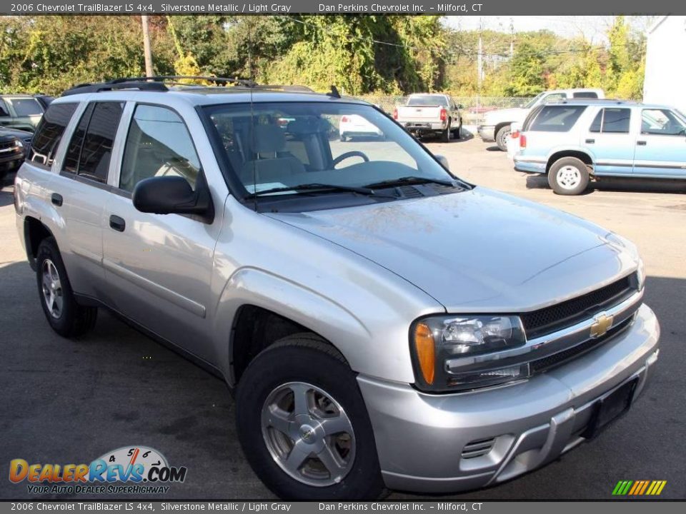 2006 Chevrolet TrailBlazer LS 4x4 Silverstone Metallic / Light Gray Photo #3