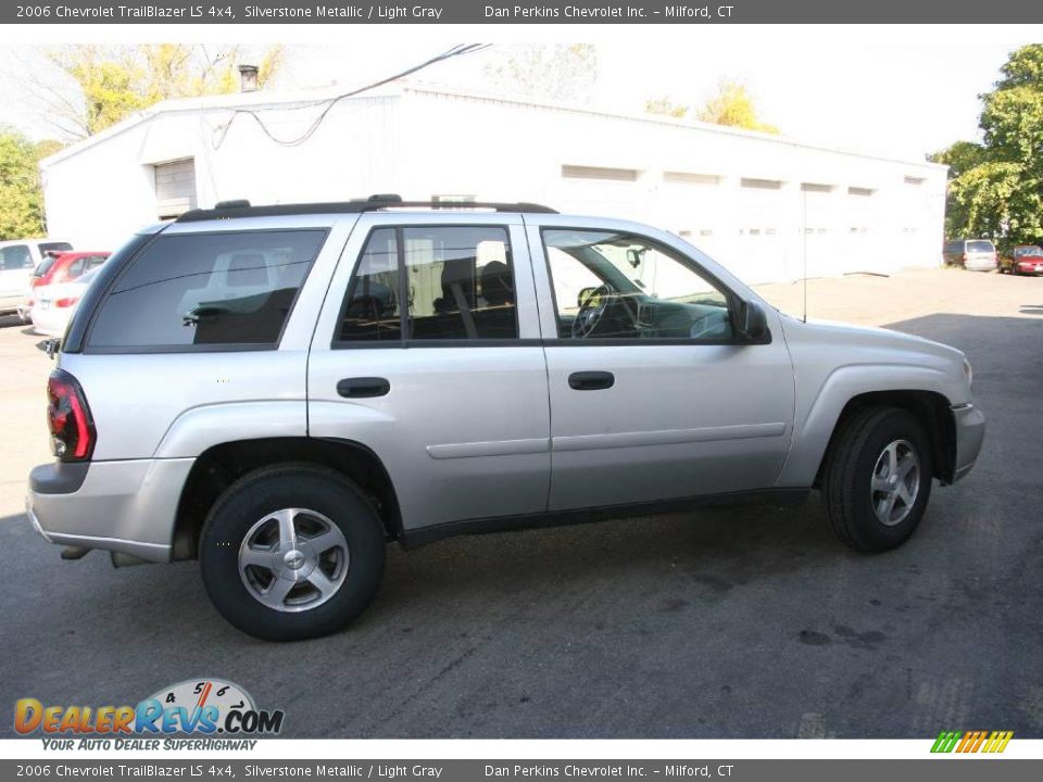 2006 Chevrolet TrailBlazer LS 4x4 Silverstone Metallic / Light Gray Photo #4