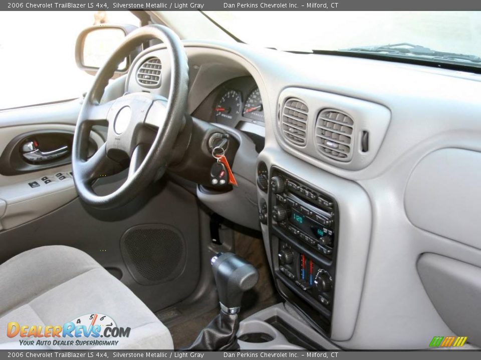 2006 Chevrolet TrailBlazer LS 4x4 Silverstone Metallic / Light Gray Photo #11