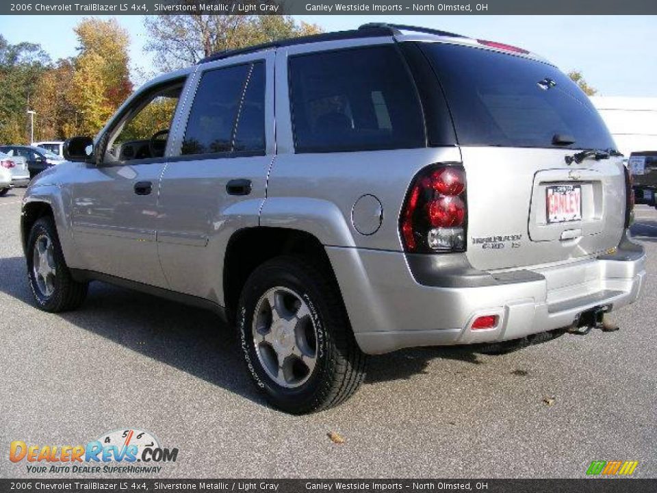 2006 Chevrolet TrailBlazer LS 4x4 Silverstone Metallic / Light Gray Photo #3