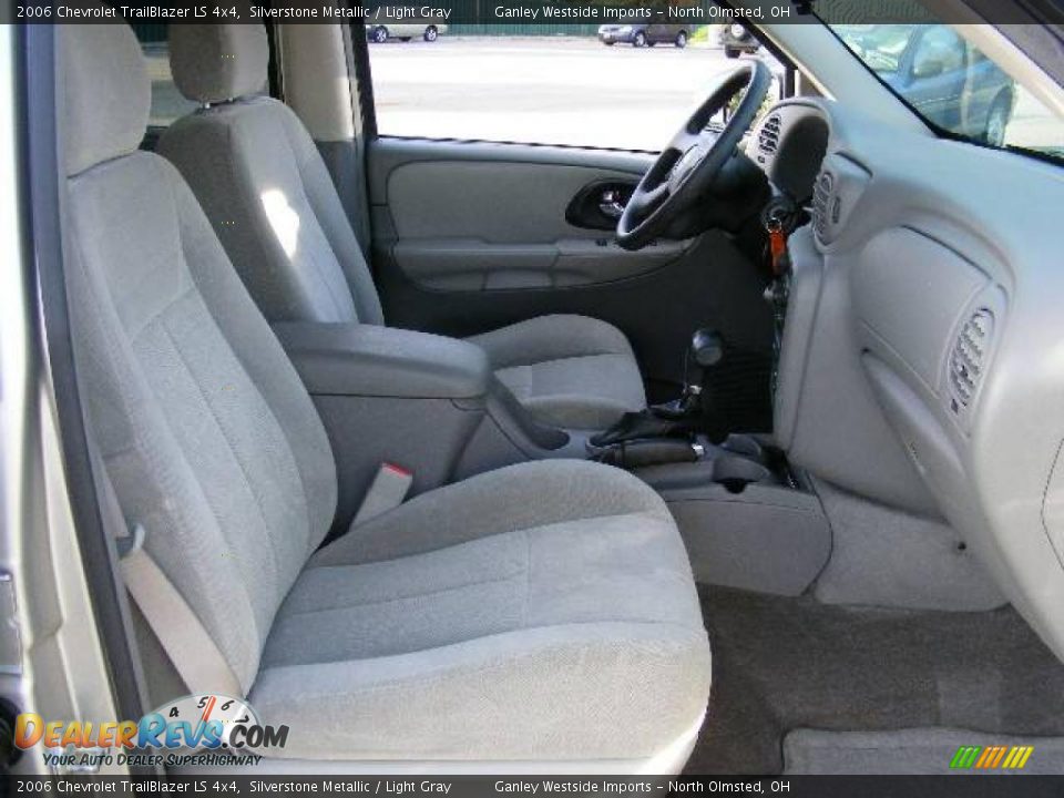 2006 Chevrolet TrailBlazer LS 4x4 Silverstone Metallic / Light Gray Photo #13