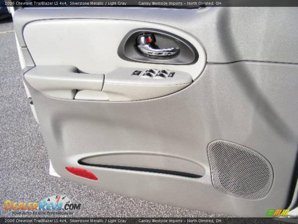 2006 Chevrolet TrailBlazer LS 4x4 Silverstone Metallic / Light Gray Photo #19