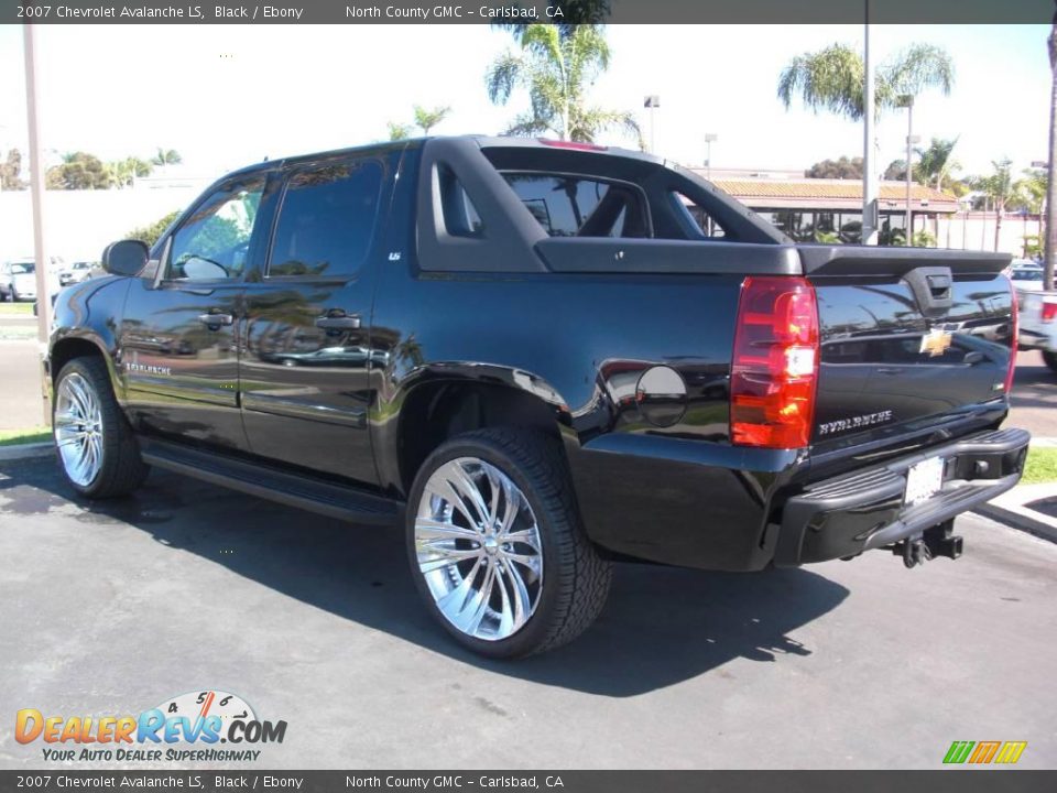 2007 Chevrolet Avalanche LS Black / Ebony Photo #3