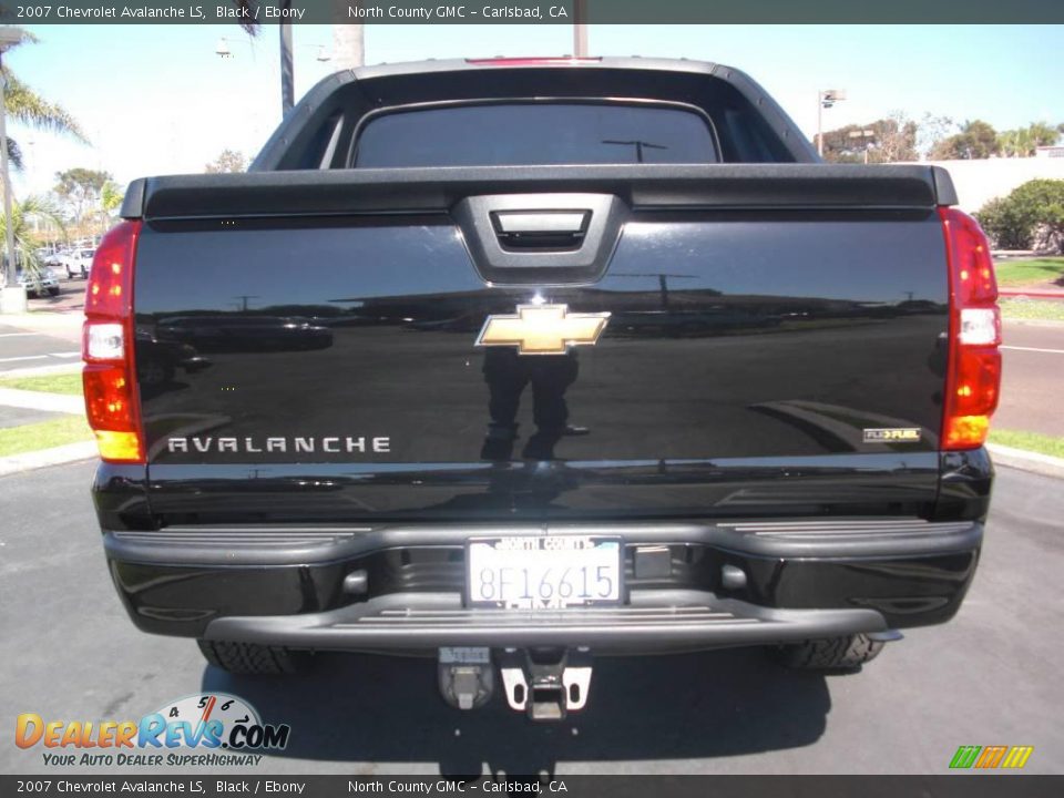 2007 Chevrolet Avalanche LS Black / Ebony Photo #4