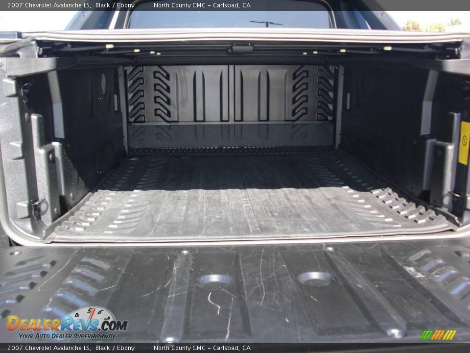 2007 Chevrolet Avalanche LS Black / Ebony Photo #5