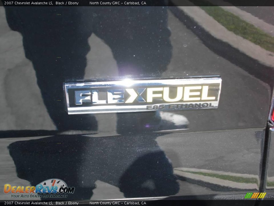 2007 Chevrolet Avalanche LS Black / Ebony Photo #6