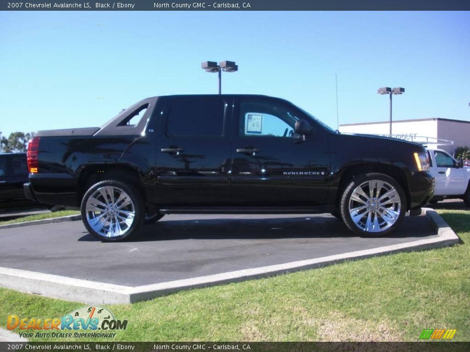 2007 Chevrolet Avalanche LS Black / Ebony Photo #8