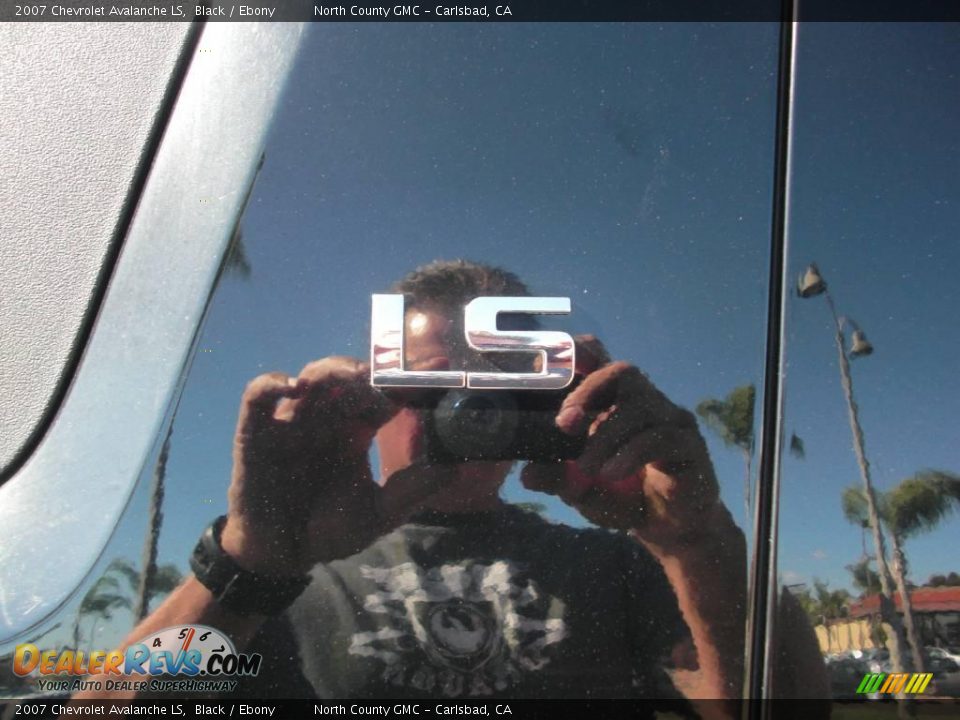 2007 Chevrolet Avalanche LS Black / Ebony Photo #10