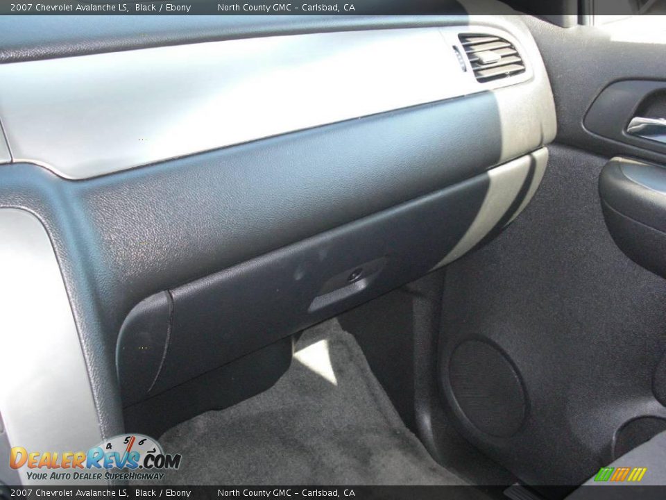 2007 Chevrolet Avalanche LS Black / Ebony Photo #19