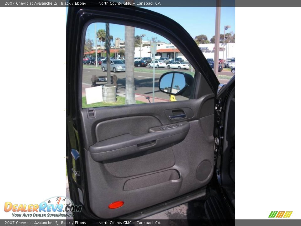2007 Chevrolet Avalanche LS Black / Ebony Photo #30