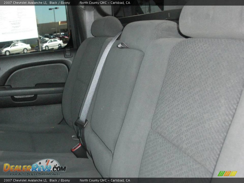 2007 Chevrolet Avalanche LS Black / Ebony Photo #32
