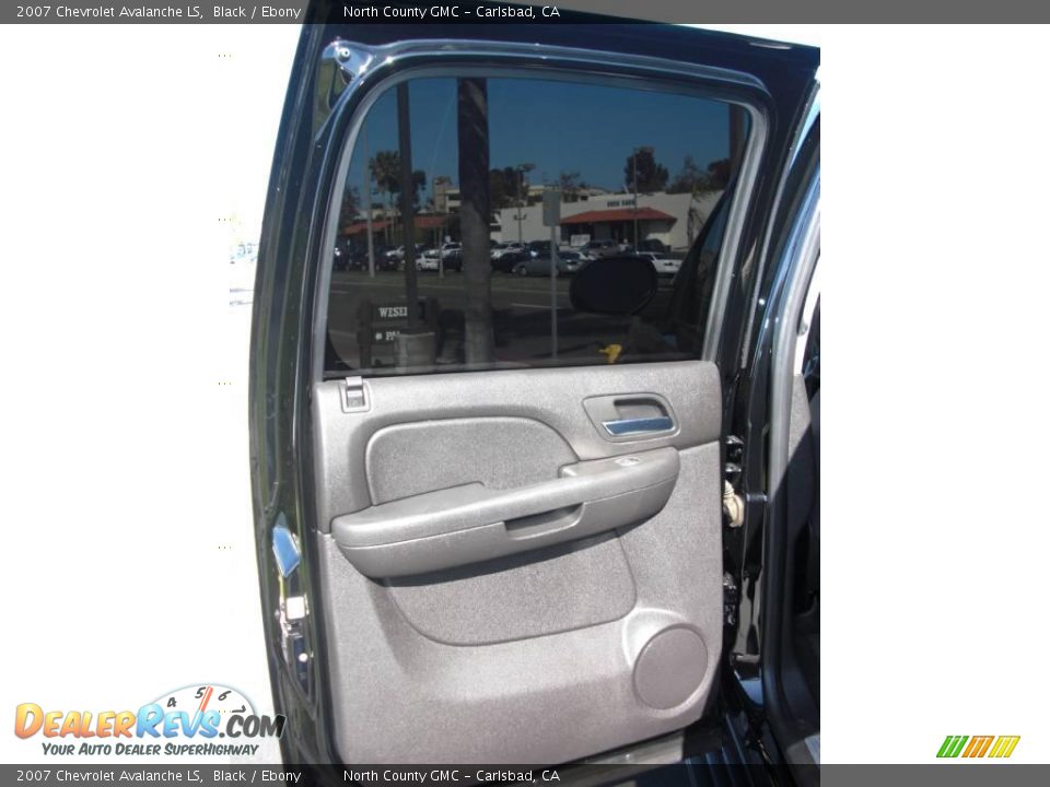 2007 Chevrolet Avalanche LS Black / Ebony Photo #34