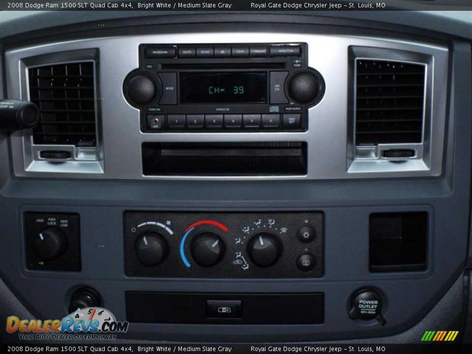 2008 Dodge Ram 1500 SLT Quad Cab 4x4 Bright White / Medium Slate Gray Photo #12