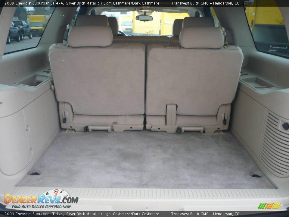 2009 Chevrolet Suburban LT 4x4 Silver Birch Metallic / Light Cashmere/Dark Cashmere Photo #11