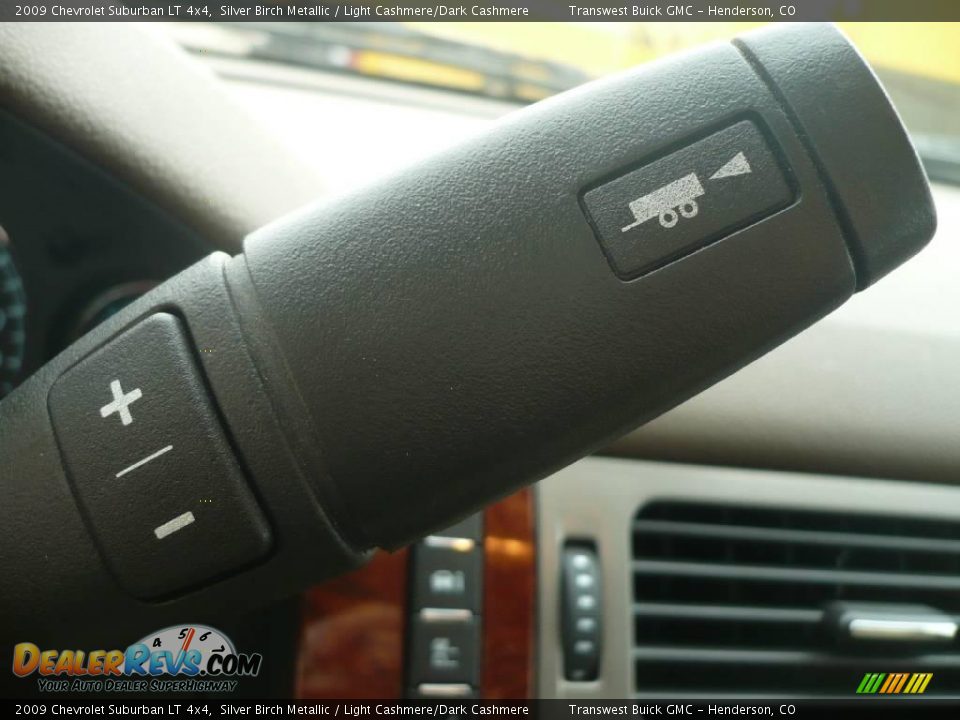 2009 Chevrolet Suburban LT 4x4 Silver Birch Metallic / Light Cashmere/Dark Cashmere Photo #26