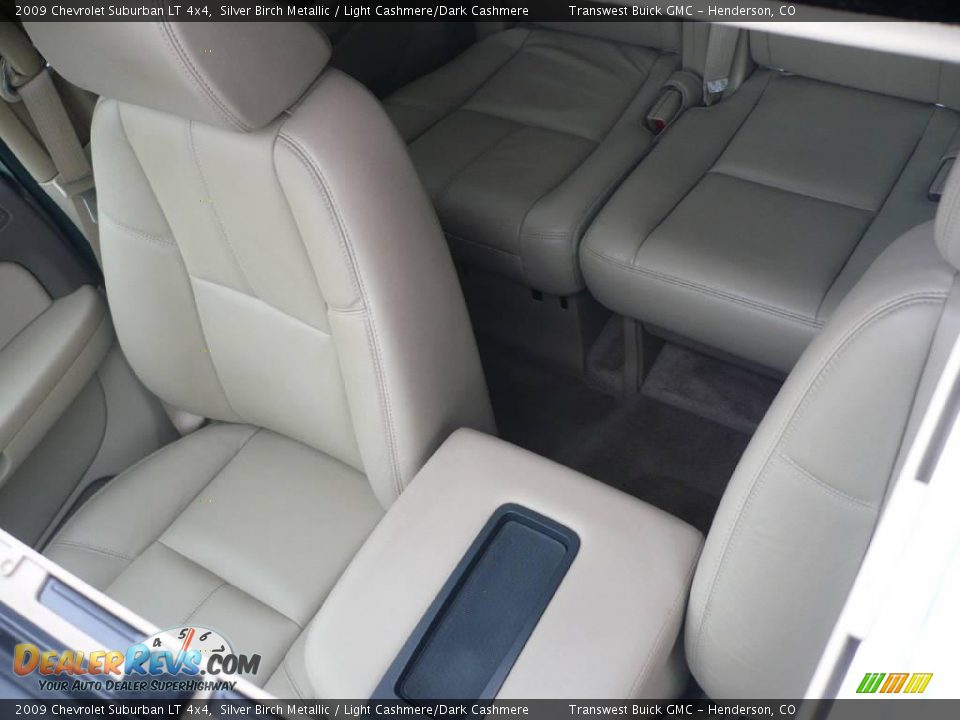 2009 Chevrolet Suburban LT 4x4 Silver Birch Metallic / Light Cashmere/Dark Cashmere Photo #32