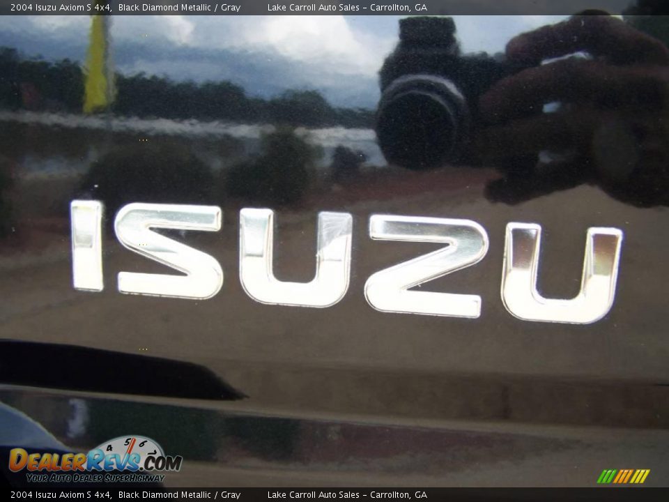 2004 Isuzu Axiom S 4x4 Black Diamond Metallic / Gray Photo #11