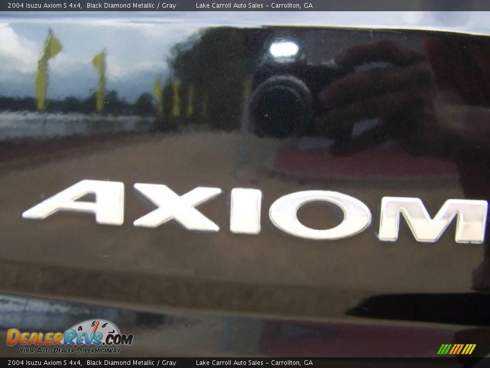 2004 Isuzu Axiom S 4x4 Black Diamond Metallic / Gray Photo #12