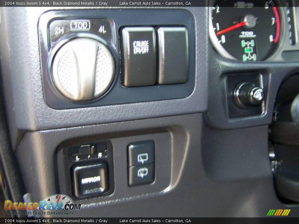 2004 Isuzu Axiom S 4x4 Black Diamond Metallic / Gray Photo #16