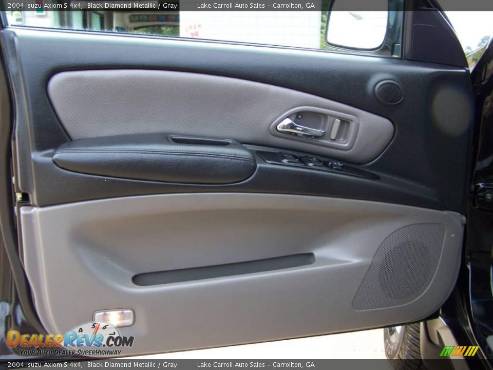 2004 Isuzu Axiom S 4x4 Black Diamond Metallic / Gray Photo #33