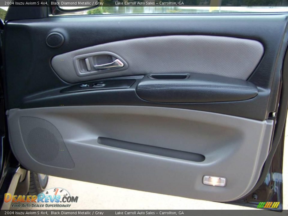 2004 Isuzu Axiom S 4x4 Black Diamond Metallic / Gray Photo #34