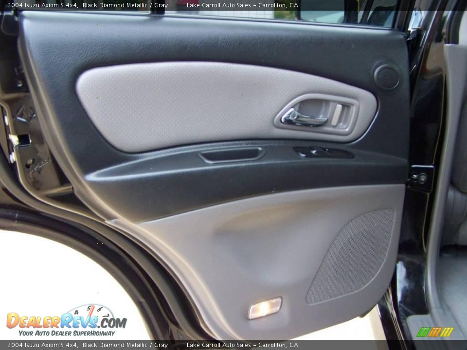2004 Isuzu Axiom S 4x4 Black Diamond Metallic / Gray Photo #35