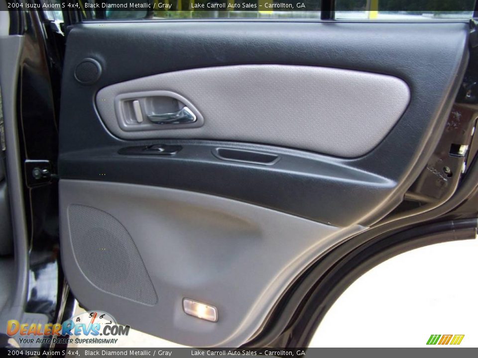 2004 Isuzu Axiom S 4x4 Black Diamond Metallic / Gray Photo #36