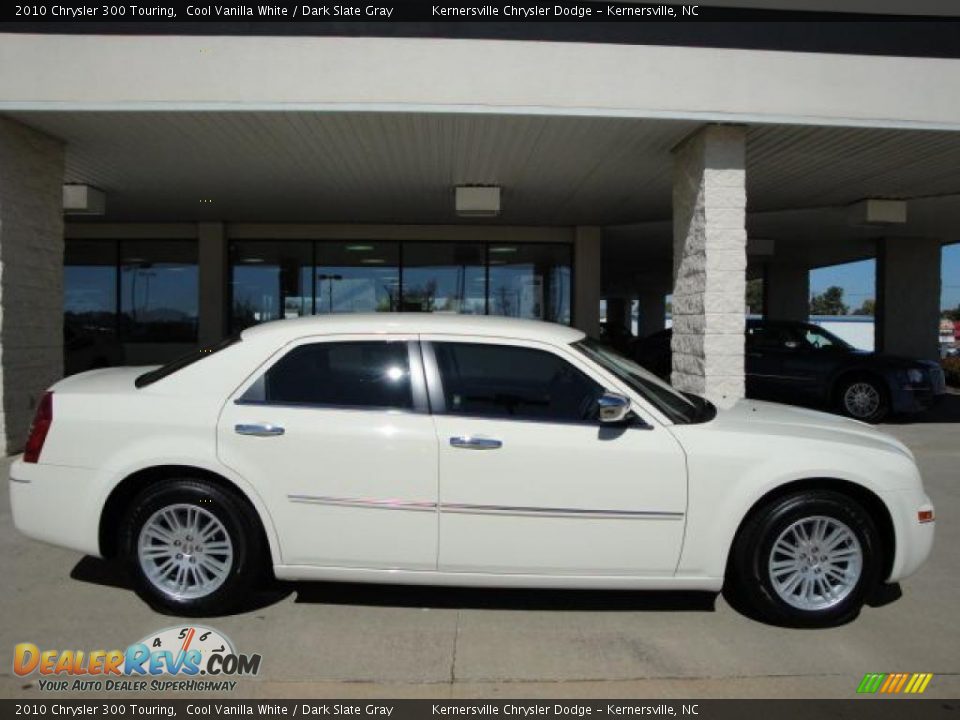 2010 Chrysler 300 Touring Cool Vanilla White / Dark Slate Gray Photo #2