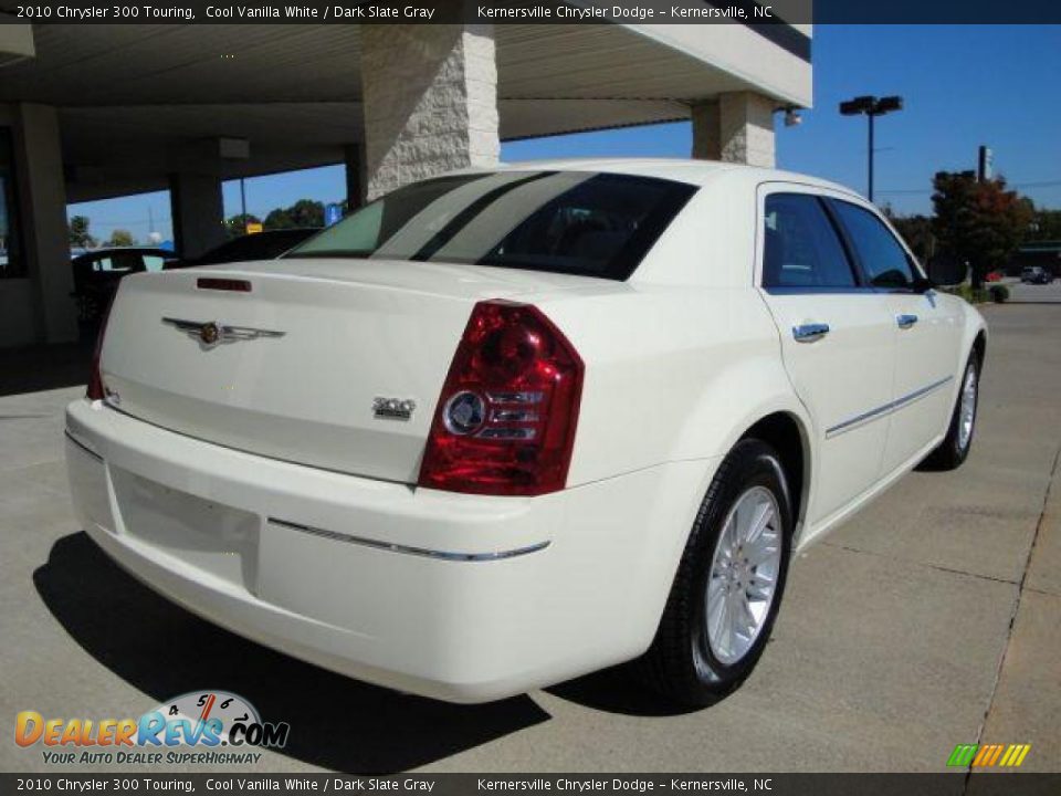 2010 Chrysler 300 Touring Cool Vanilla White / Dark Slate Gray Photo #3