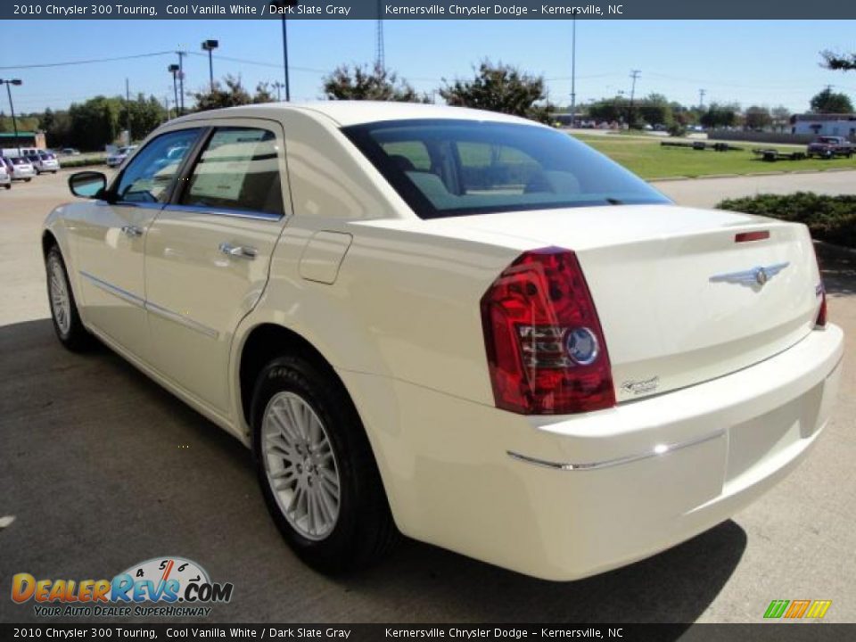 2010 Chrysler 300 Touring Cool Vanilla White / Dark Slate Gray Photo #5