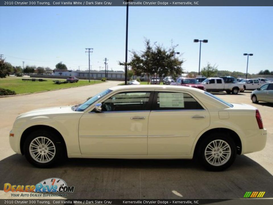 2010 Chrysler 300 Touring Cool Vanilla White / Dark Slate Gray Photo #6