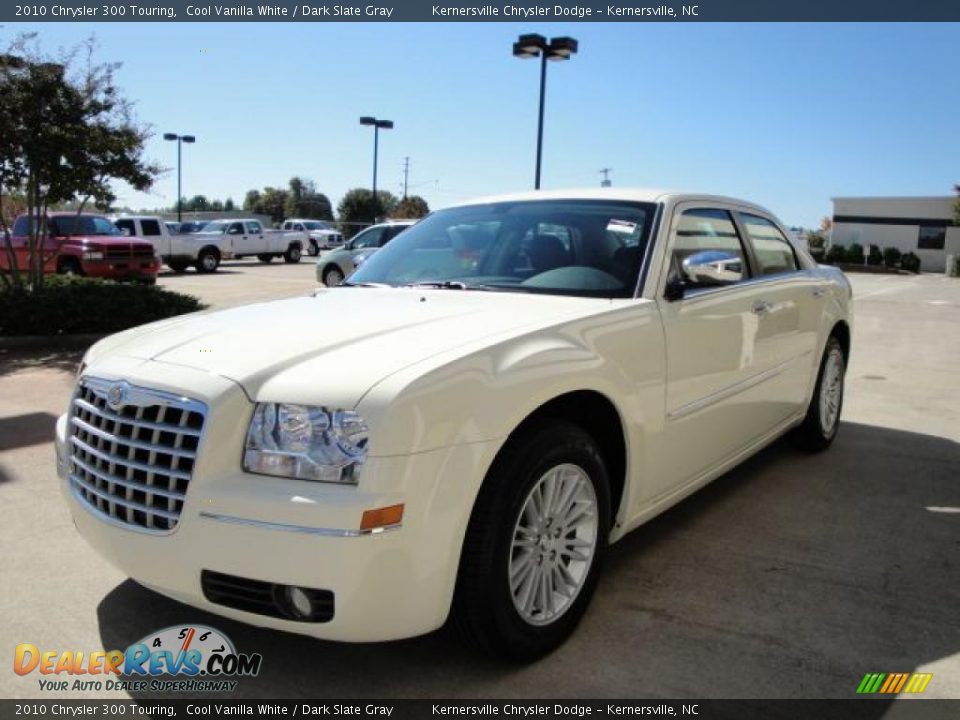 2010 Chrysler 300 Touring Cool Vanilla White / Dark Slate Gray Photo #7