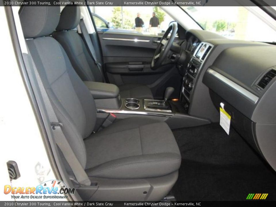 2010 Chrysler 300 Touring Cool Vanilla White / Dark Slate Gray Photo #13