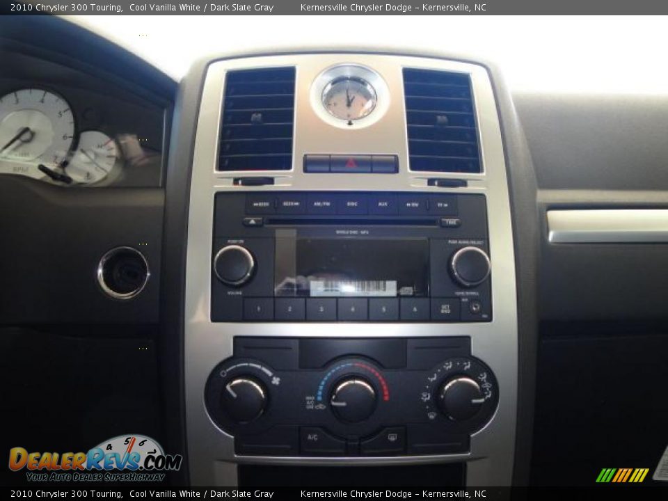 2010 Chrysler 300 Touring Cool Vanilla White / Dark Slate Gray Photo #15