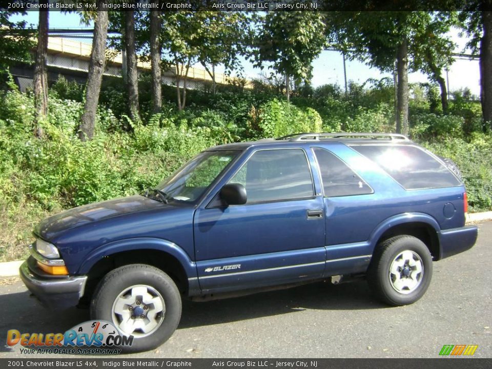 2001 Chevrolet Blazer LS 4x4 Indigo Blue Metallic / Graphite Photo #1