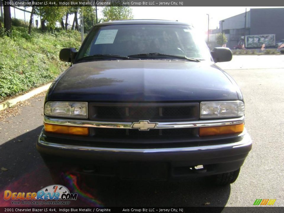 2001 Chevrolet Blazer LS 4x4 Indigo Blue Metallic / Graphite Photo #2
