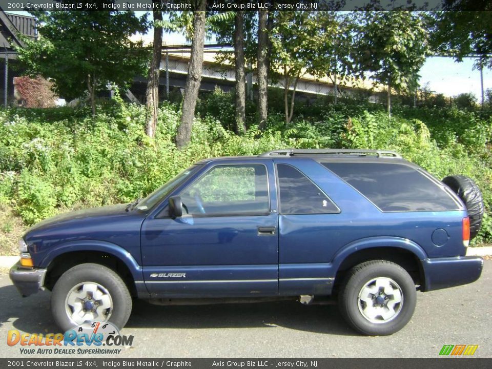 2001 Chevrolet Blazer LS 4x4 Indigo Blue Metallic / Graphite Photo #3