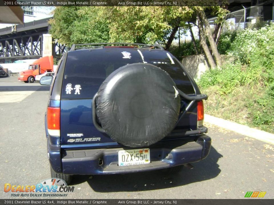 2001 Chevrolet Blazer LS 4x4 Indigo Blue Metallic / Graphite Photo #5