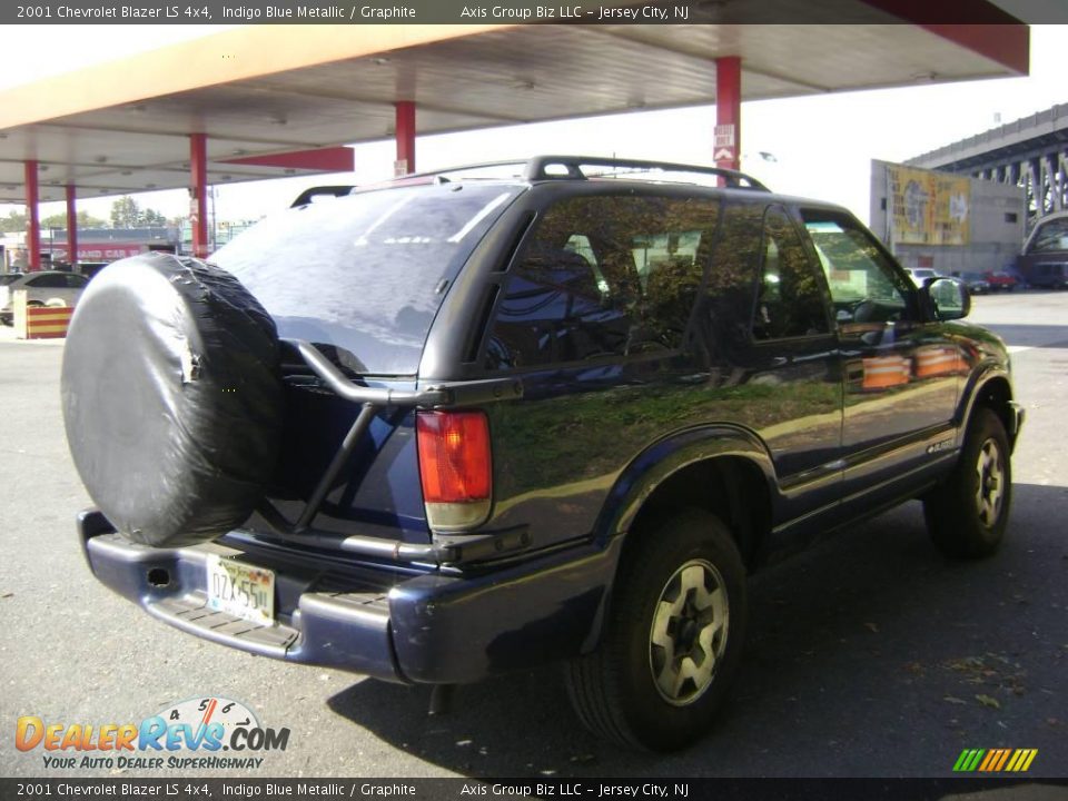 2001 Chevrolet Blazer LS 4x4 Indigo Blue Metallic / Graphite Photo #7