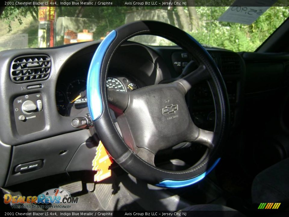 2001 Chevrolet Blazer LS 4x4 Indigo Blue Metallic / Graphite Photo #9