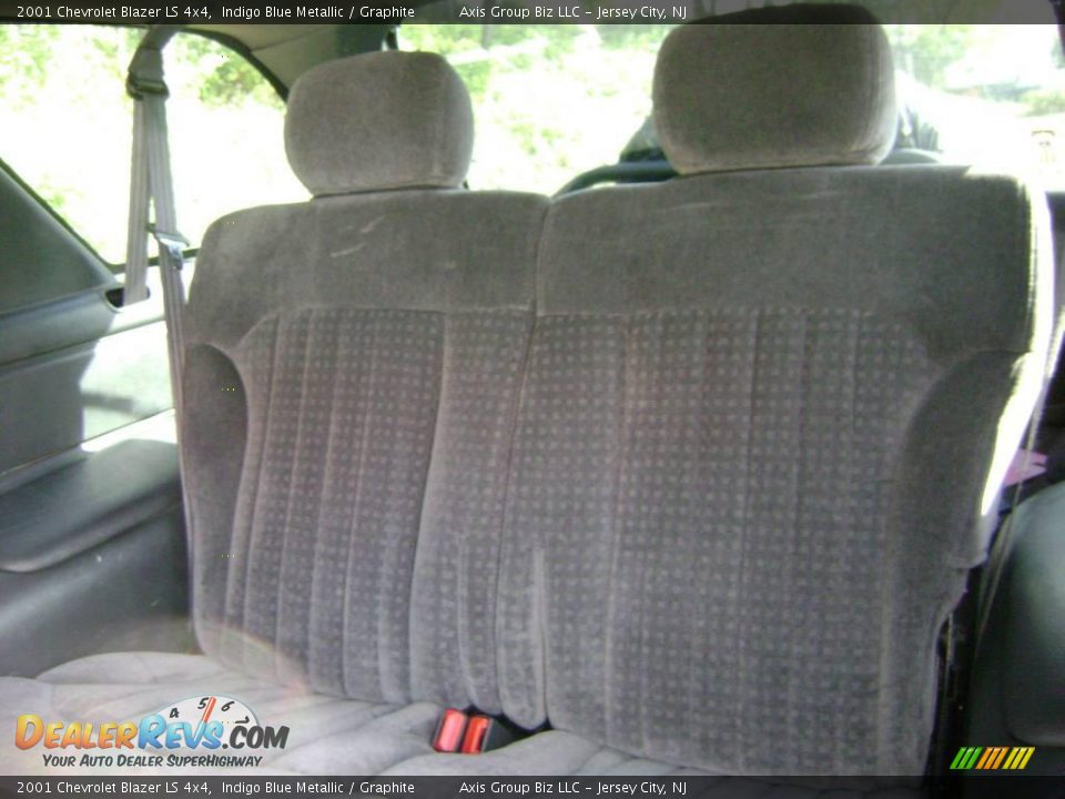 2001 Chevrolet Blazer LS 4x4 Indigo Blue Metallic / Graphite Photo #10