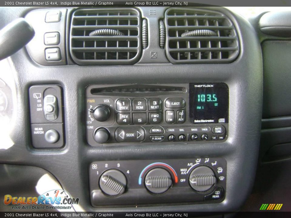 2001 Chevrolet Blazer LS 4x4 Indigo Blue Metallic / Graphite Photo #12