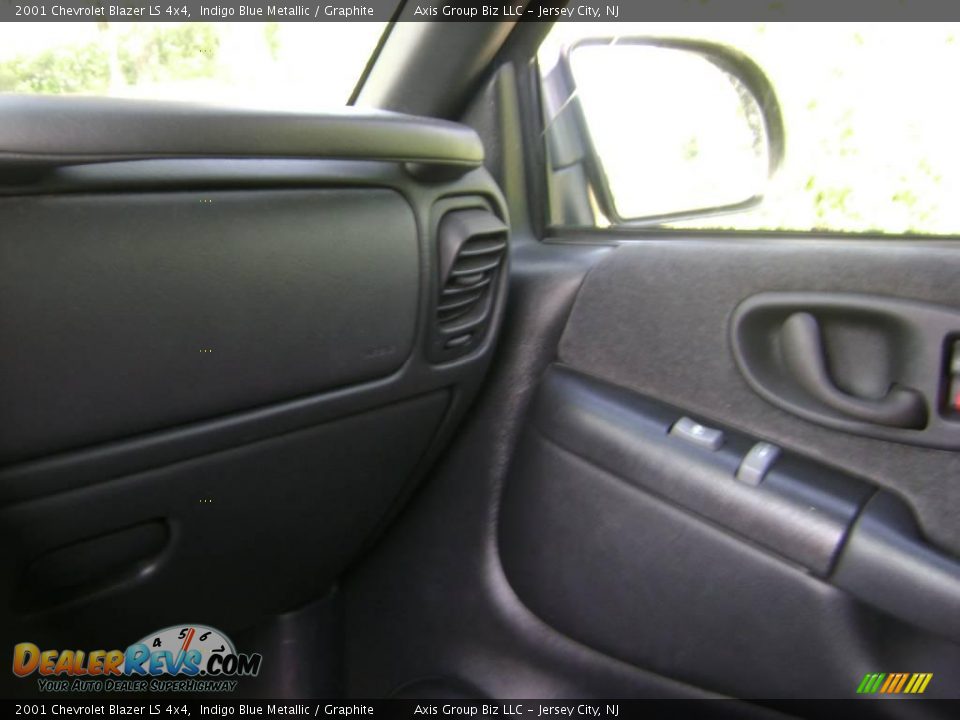 2001 Chevrolet Blazer LS 4x4 Indigo Blue Metallic / Graphite Photo #13